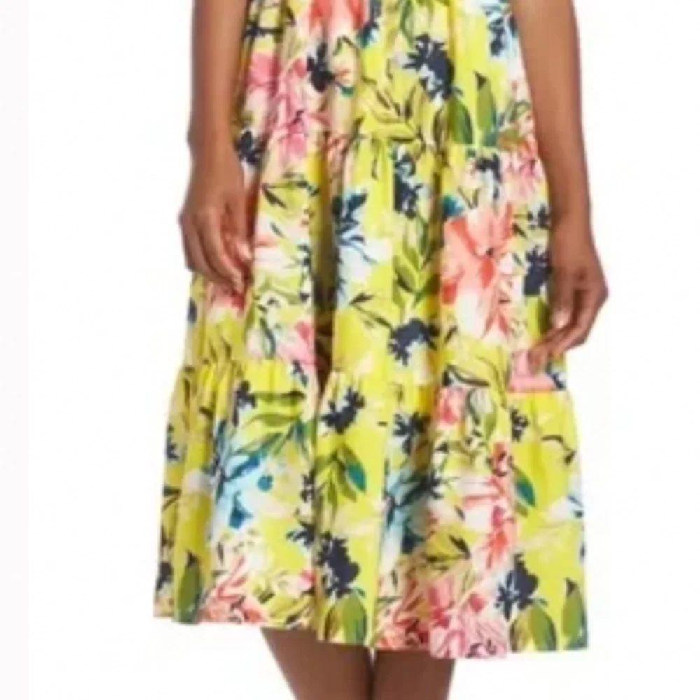 Eliza j - Picture 4 of 4